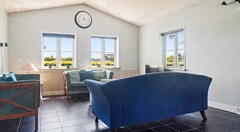 Helles Strandhaus nah am Meer und Outdoor