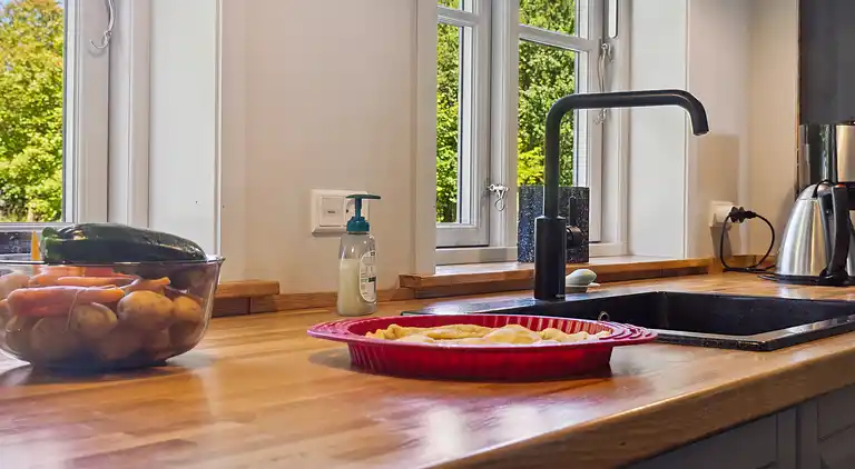 Helles Strandhaus nah am Meer und Outdoor