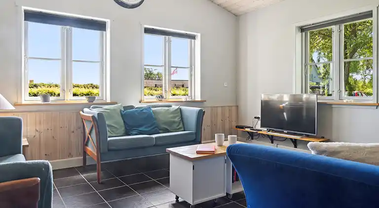 Helles Strandhaus nah am Meer und Outdoor