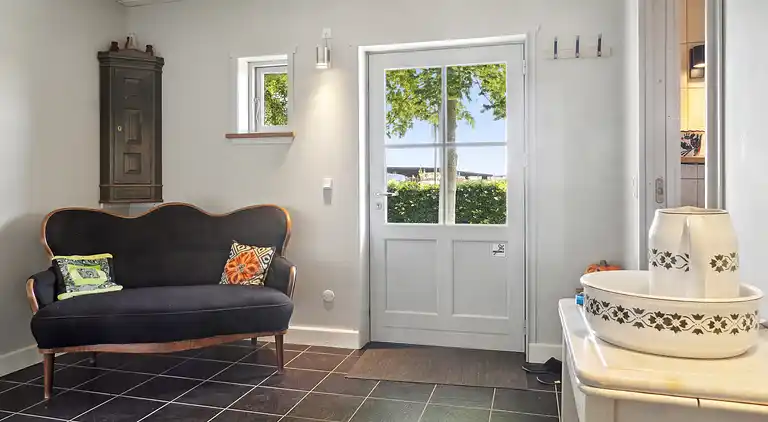 Helles Strandhaus nah am Meer und Outdoor