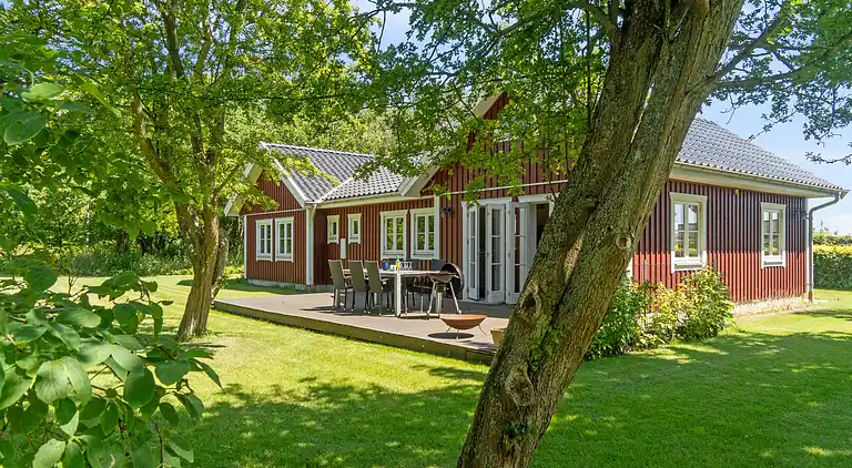 Helles Strandhaus nah am Meer und Outdoor