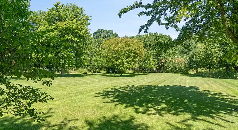 Helles Strandhaus nah am Meer und Outdoor