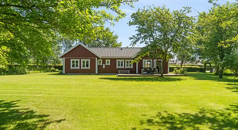 Helles Strandhaus nah am Meer und Outdoor