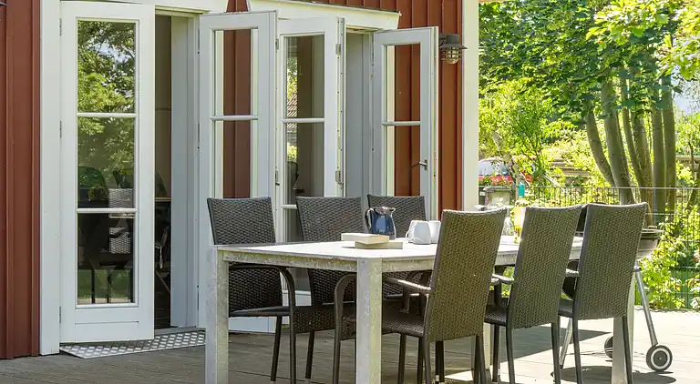 Helles Strandhaus nah am Meer und Outdoor