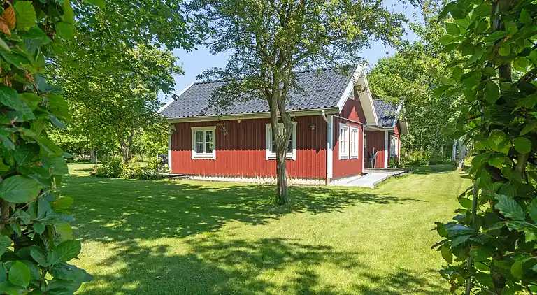 Helles Strandhaus nah am Meer und Outdoor