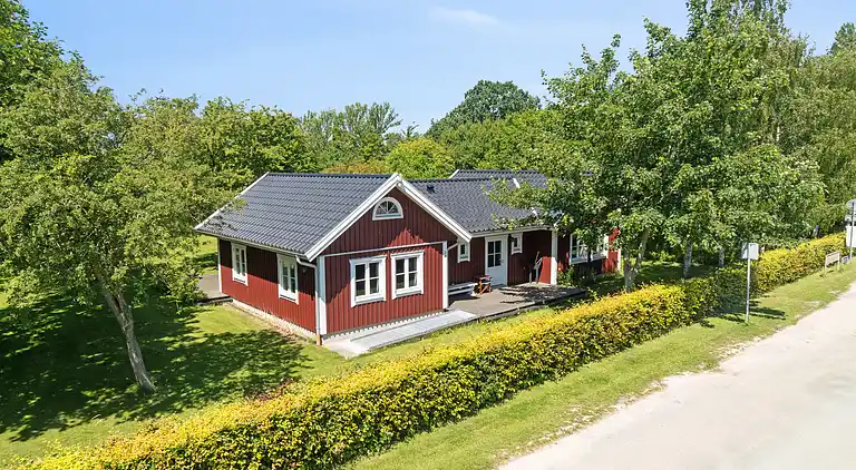 Helles Strandhaus nah am Meer und Outdoor