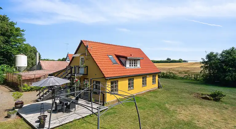 Moderne ferielejlighed  med hyggelige rammer