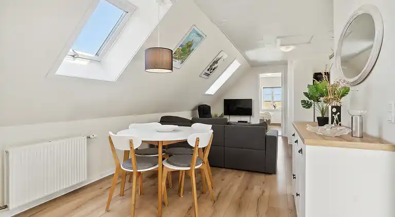 Moderne ferielejlighed  med hyggelige rammer