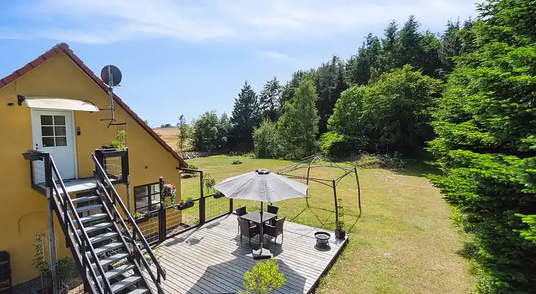 Moderne ferielejlighed  med hyggelige rammer