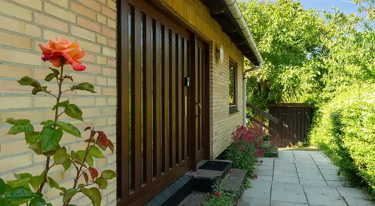 Gemütliches Haus in der Nähe von Wald und Küste