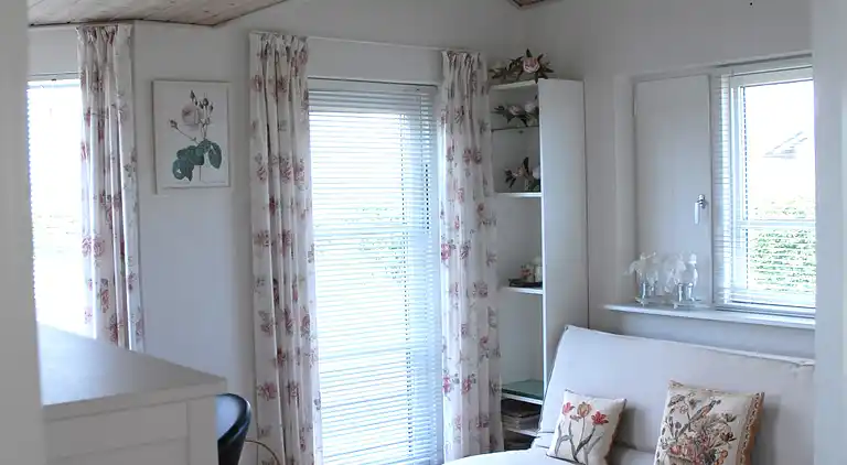 Vidunderlig udsigt over hav, marker og skov.