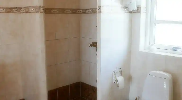 Vidunderlig udsigt over hav, marker og skov.