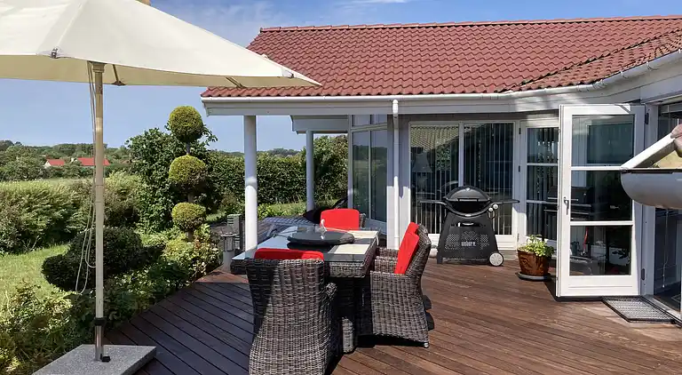 Vidunderlig udsigt over hav, marker og skov.