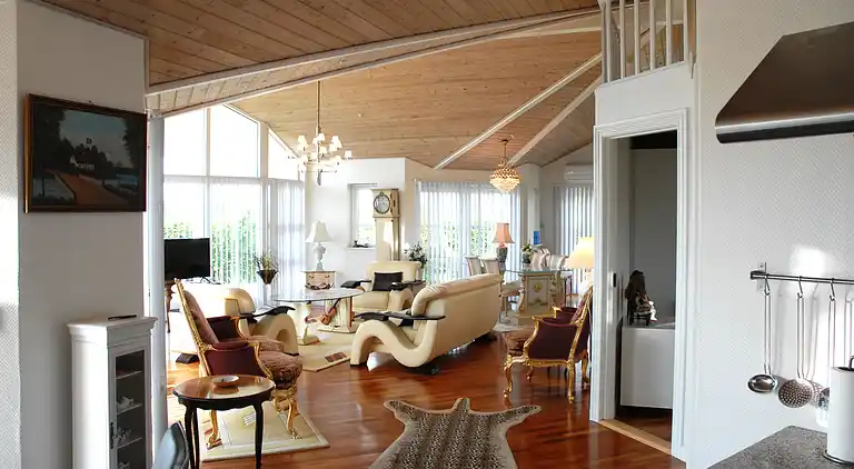 Vidunderlig udsigt over hav, marker og skov.