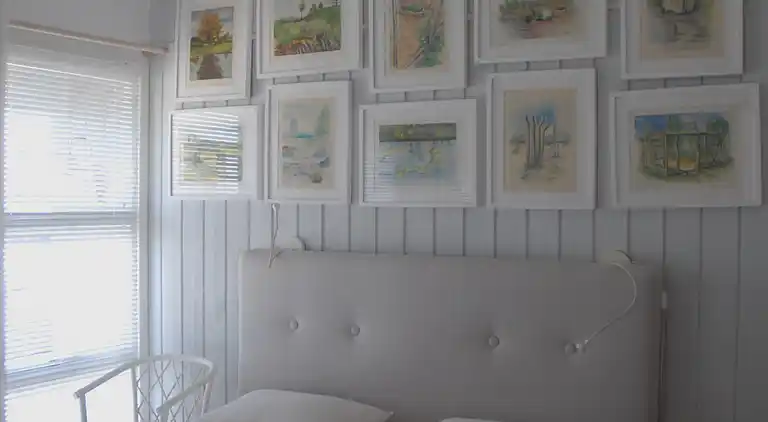 Vidunderlig udsigt over hav, marker og skov.