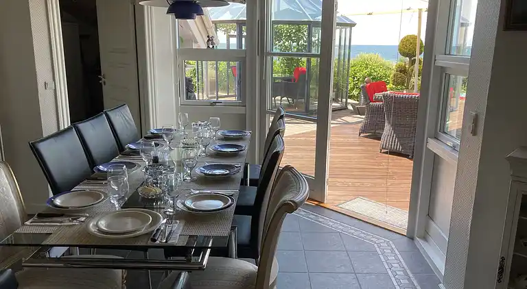 Vidunderlig udsigt over hav, marker og skov.