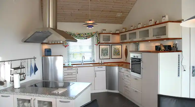 Vidunderlig udsigt over hav, marker og skov.