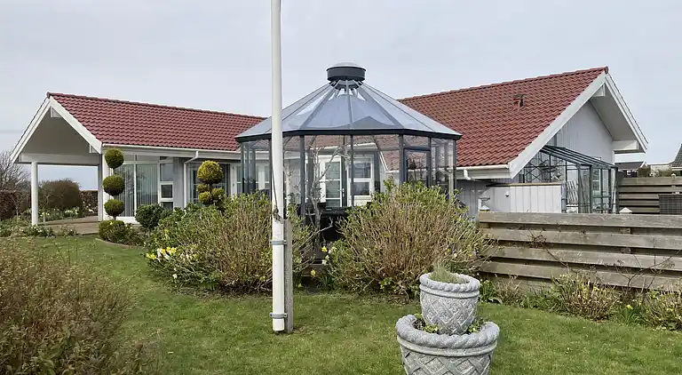 Vidunderlig udsigt over hav, marker og skov.