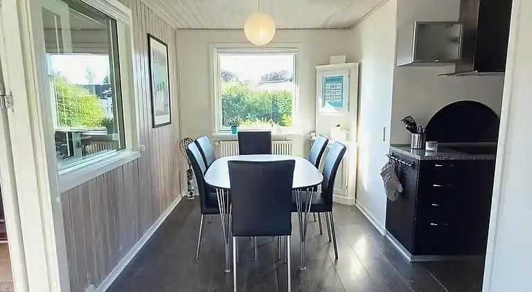 Nydelig feriehus nær strand og natur