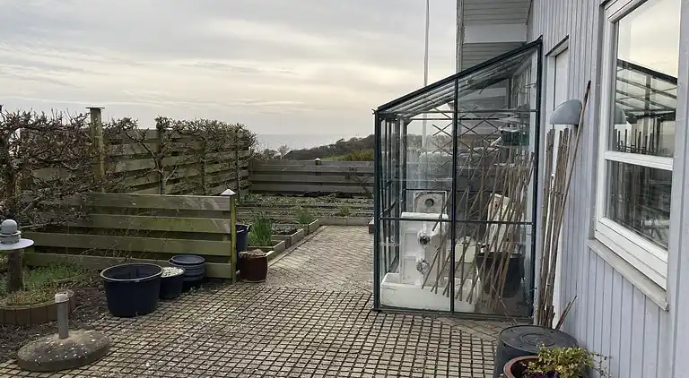 Vidunderlig udsigt over hav, marker og skov.