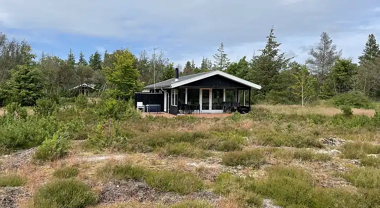 Unik beliggenhed på kæmpe solrig naturgrund 