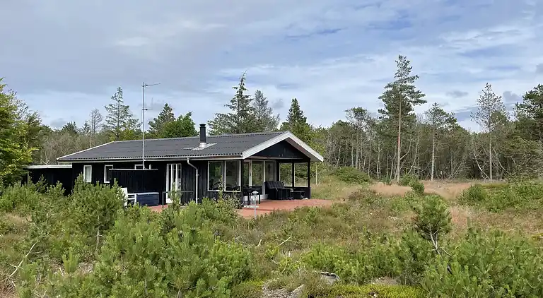 Unik beliggenhed på kæmpe solrig naturgrund 