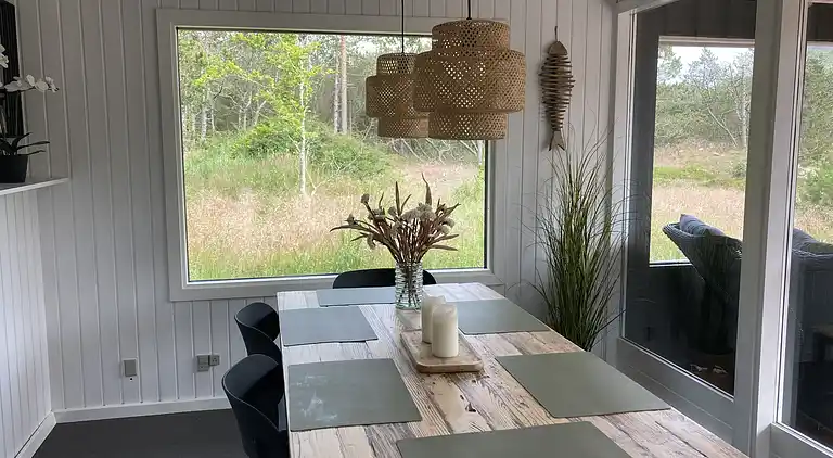 Unik beliggenhed på kæmpe solrig naturgrund 