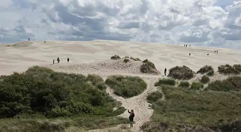 Unik beliggenhed på kæmpe solrig naturgrund 