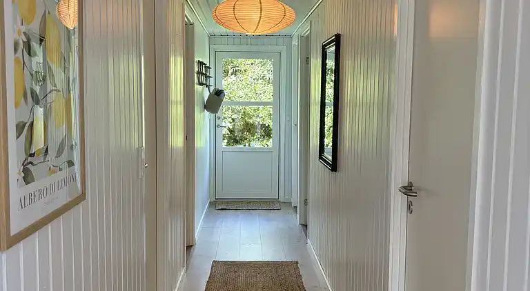 Hyggeligt sommerhus med vildmarksbad nær strand