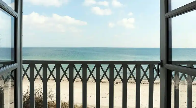 Badehotelstemning i første række til Østersøen 