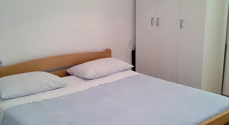 2-Zimmer-Ferienwohnung am Strand Zubovici, Pag (A-4125-d)