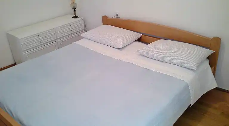 2-Zimmer-Ferienwohnung am Strand Zubovici, Pag (A-4125-d)