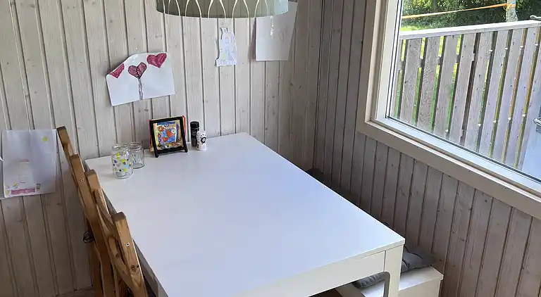 Hyggeligt sommerhus på ugenert grund