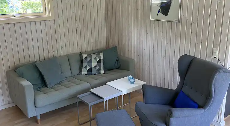 Hyggeligt sommerhus på ugenert grund