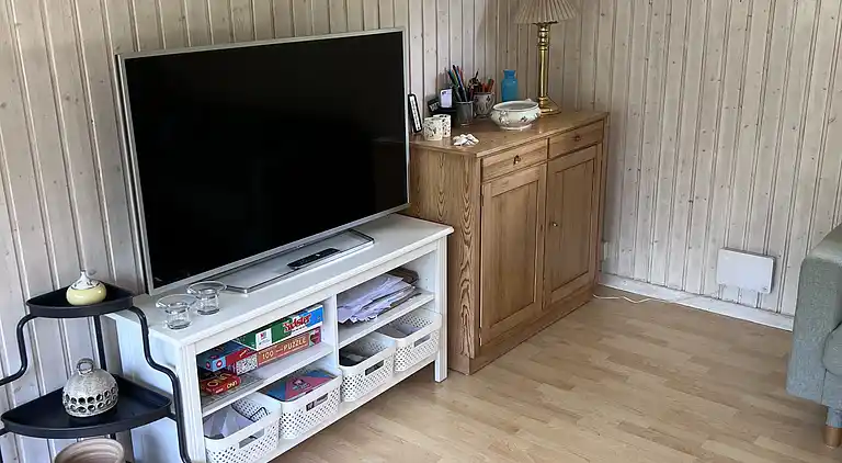 Hyggeligt sommerhus på ugenert grund