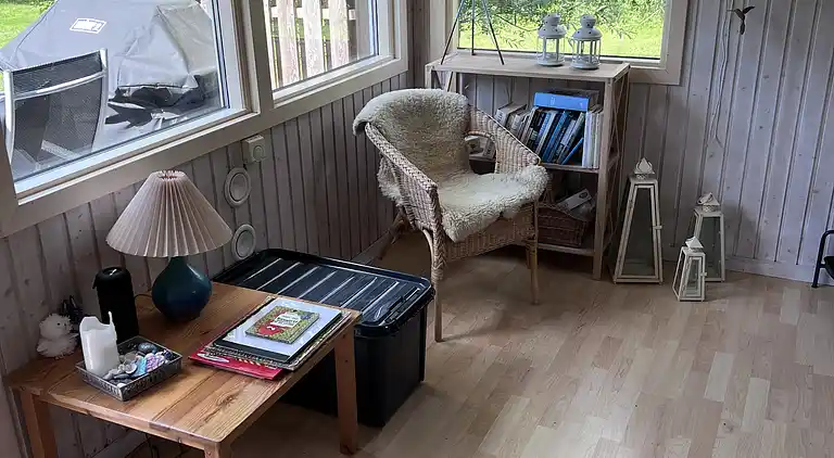 Hyggeligt sommerhus på ugenert grund