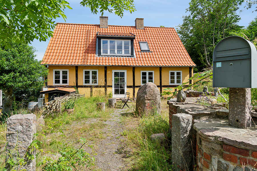 Vang sommerhus med havudsigt