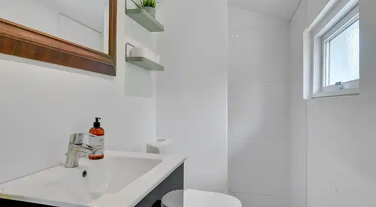 Skønt sommerhus i privat have tæt på stranden