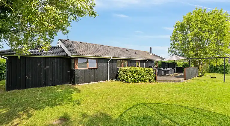 Velindrettet sommerhus ved Skovmose på Als