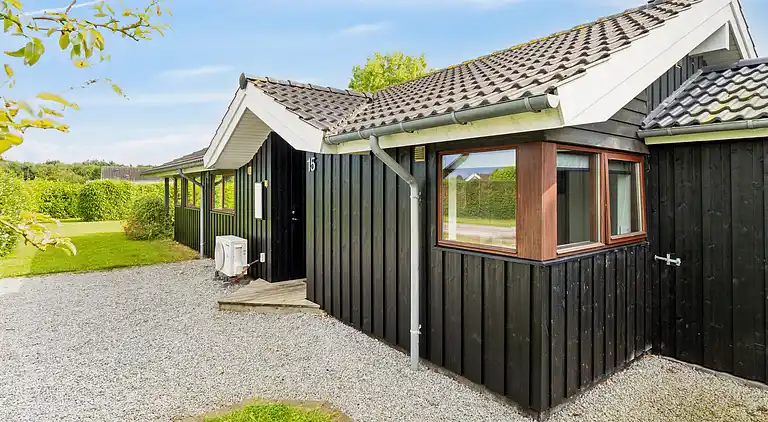 Velindrettet sommerhus ved Skovmose på Als