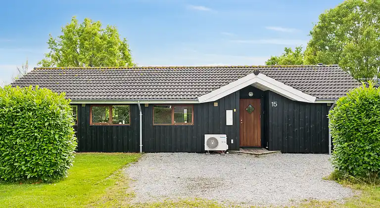 Velindrettet sommerhus ved Skovmose på Als
