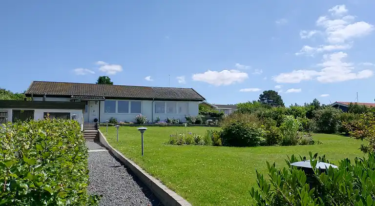 Hyggeligt sommerhus med fantastisk udsigt!