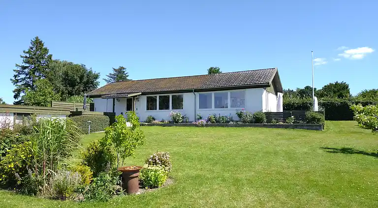 Hyggeligt sommerhus med fantastisk udsigt!