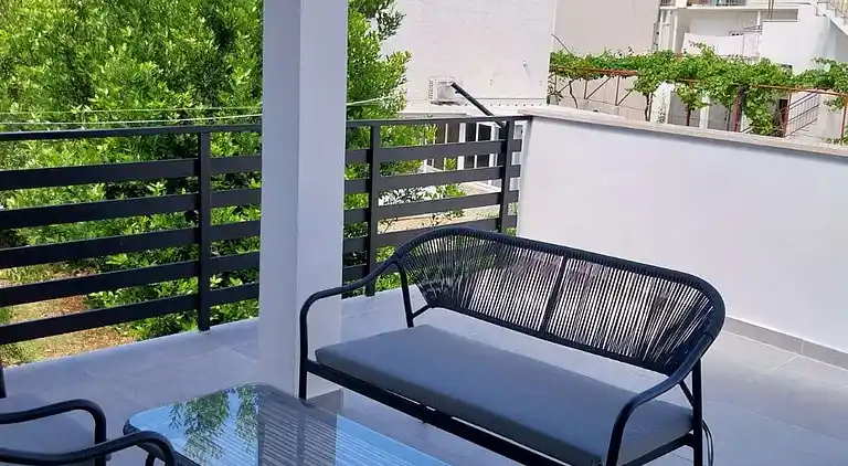 Two bedroom apartment with terrace Tribunj (Vodice)