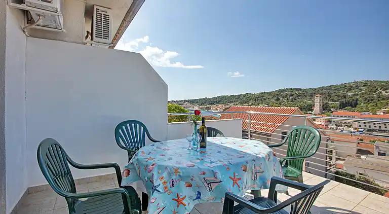One bedroom apartment with terrace and sea view Tisno,