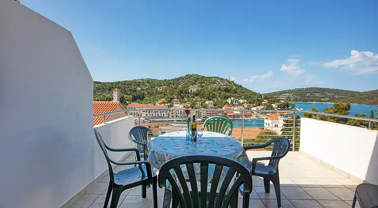 One bedroom apartment with terrace and sea view Tisno,