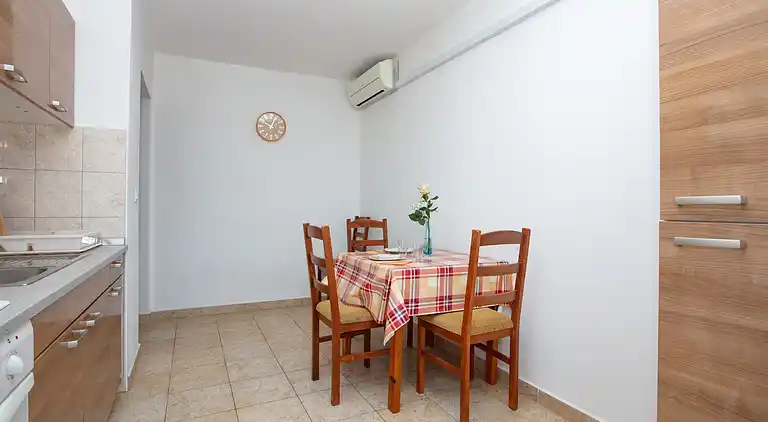 One bedroom apartment with terrace and sea view Tisno,