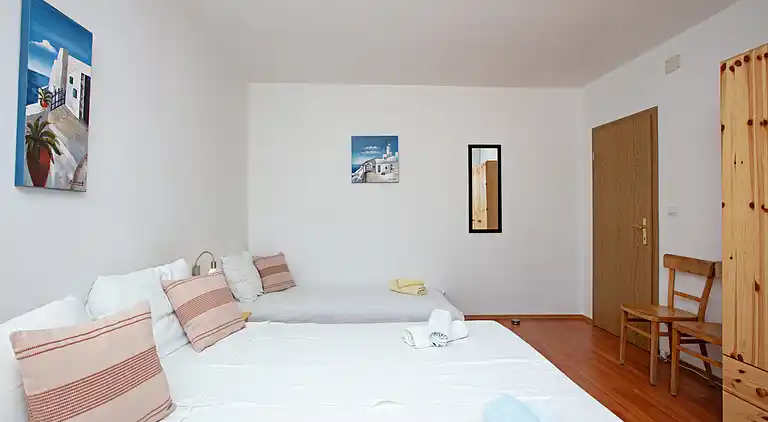 One bedroom apartment with terrace and sea view Tisno,