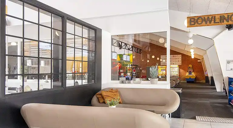 1 room,attached house