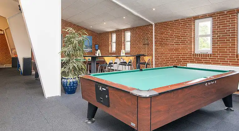 1 room,attached house